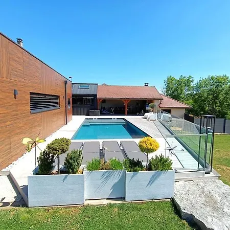 Вилла Chez Plyz - Maison Familiale Since 2010 *